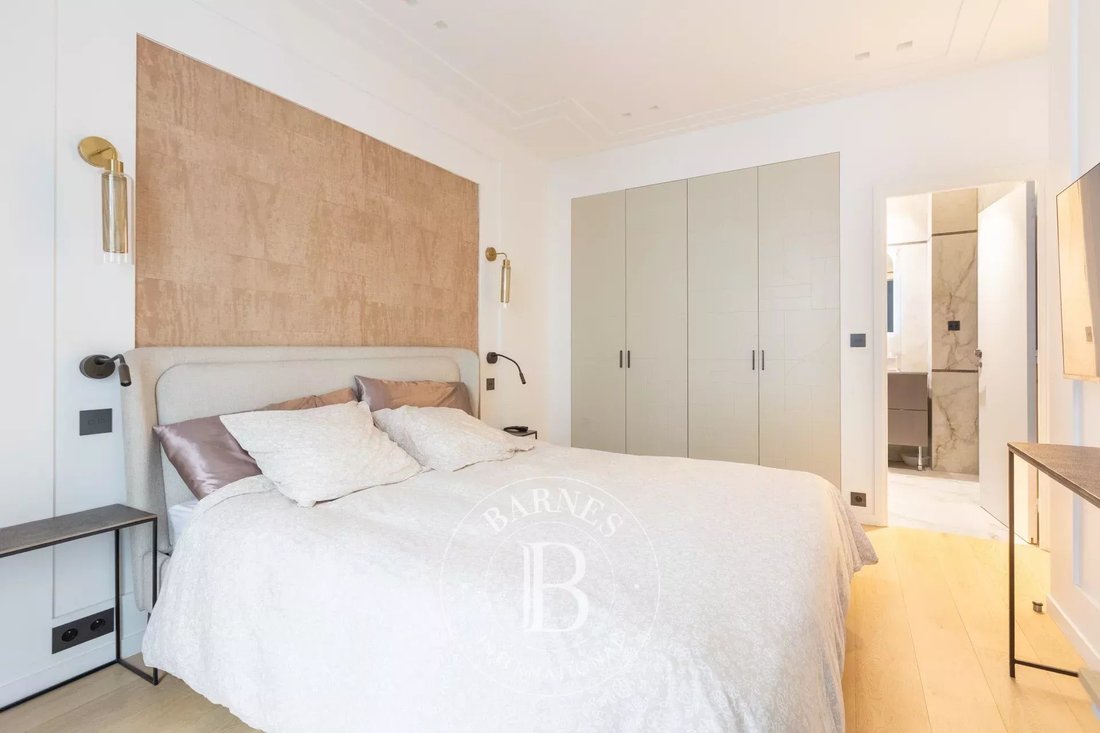 Apartment in Batignolles-Cardinet, Paris 17e Arrondissement, Paris 1 - 19010341