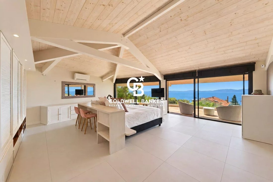 Villa in Carqueiranne, Provence-Alpes-Côte d'Azur, France 1 - 18397026