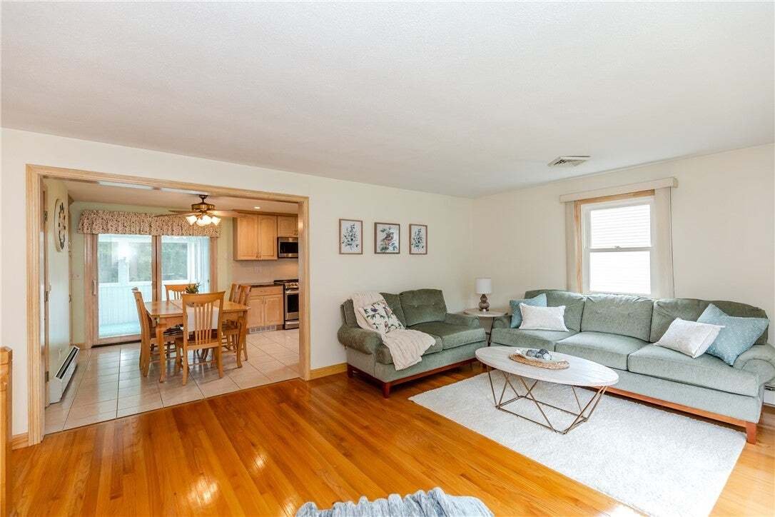 House in Warwick, Rhode Island, United States 3 - 19012514