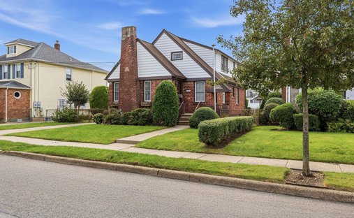 House in Mineola, New York, United States 1