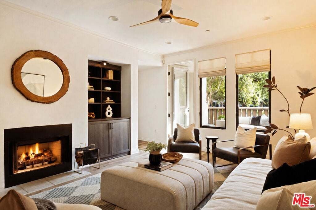 Condo in Los Angeles, California, United States 1 - 19012484