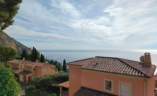 Villa in Menton, Provence-Alpes-Côte d'Azur, France 1