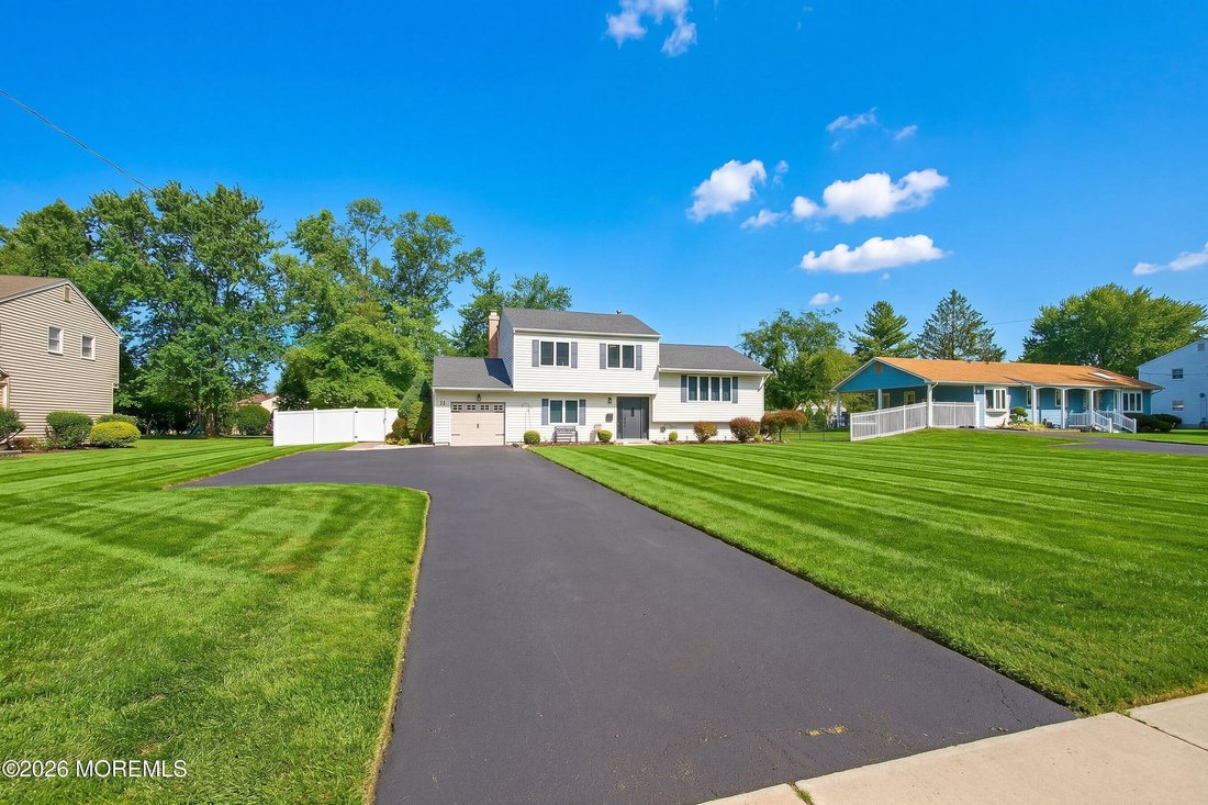 House in Manalapan Township, New Jersey, United States 4 - 19009117