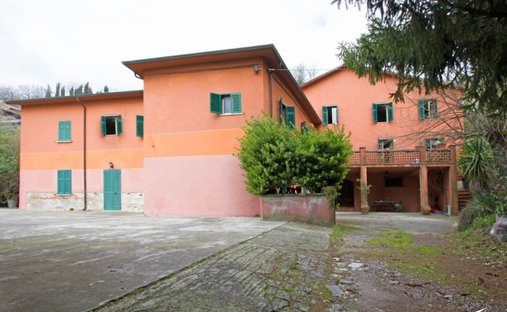 Maisons de campagne à Licciana Nardi, Toscane, Italie 1