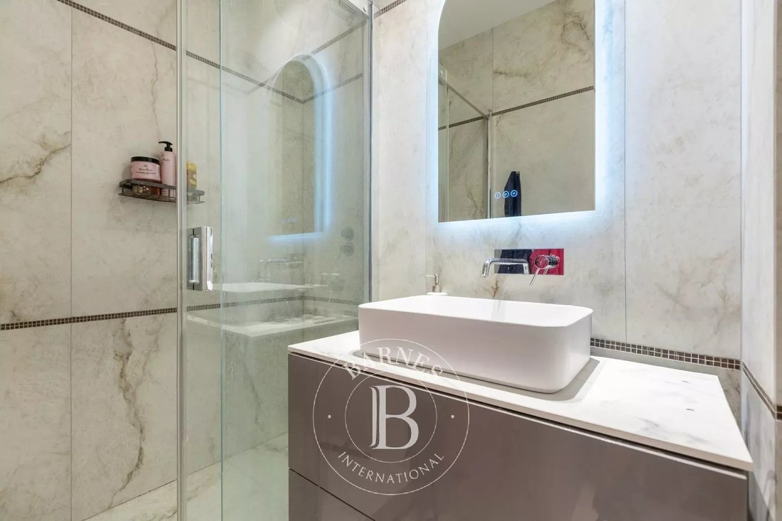 Apartment in Batignolles-Cardinet, Paris 17e Arrondissement, Paris 3 - 19010341