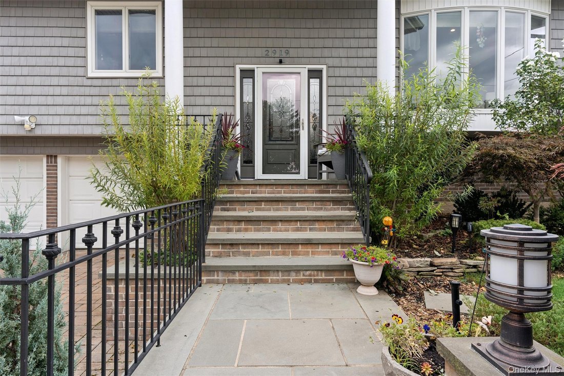 House in Merrick, New York, United States 3 - 19014769