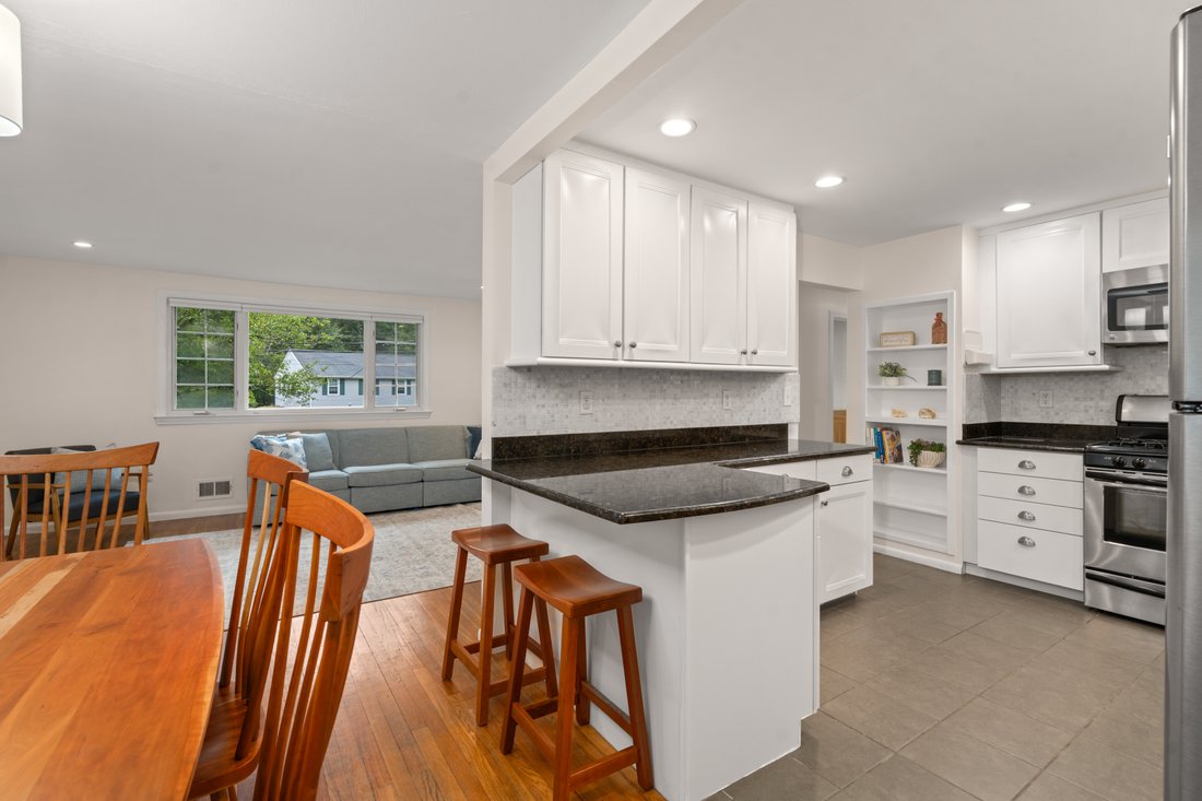 House in Framingham, Massachusetts, United States 3 - 19011604