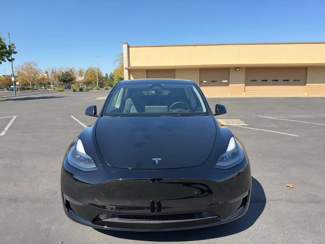 Suv in Sacramento, CA, United States 2 - 19010444