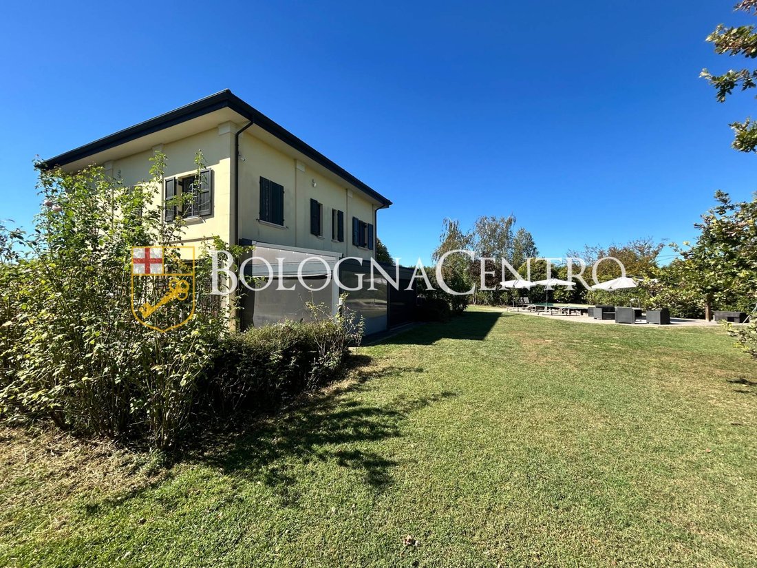 Villa in Granarolo dell'Emilia, Emilia-Romagna, Italy 1 - 19012787