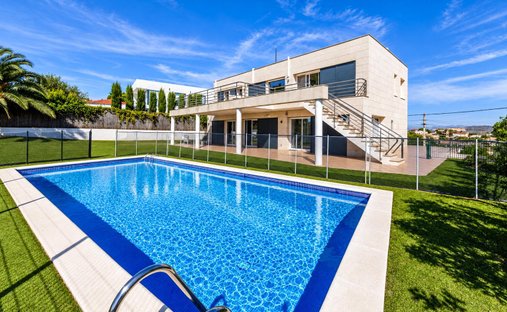 Villa in Canyelles, Catalonia, Spain 1