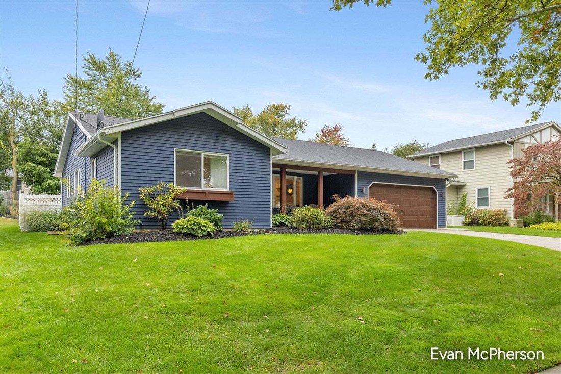 House in East Grand Rapids, Michigan, United States 3 - 19009883