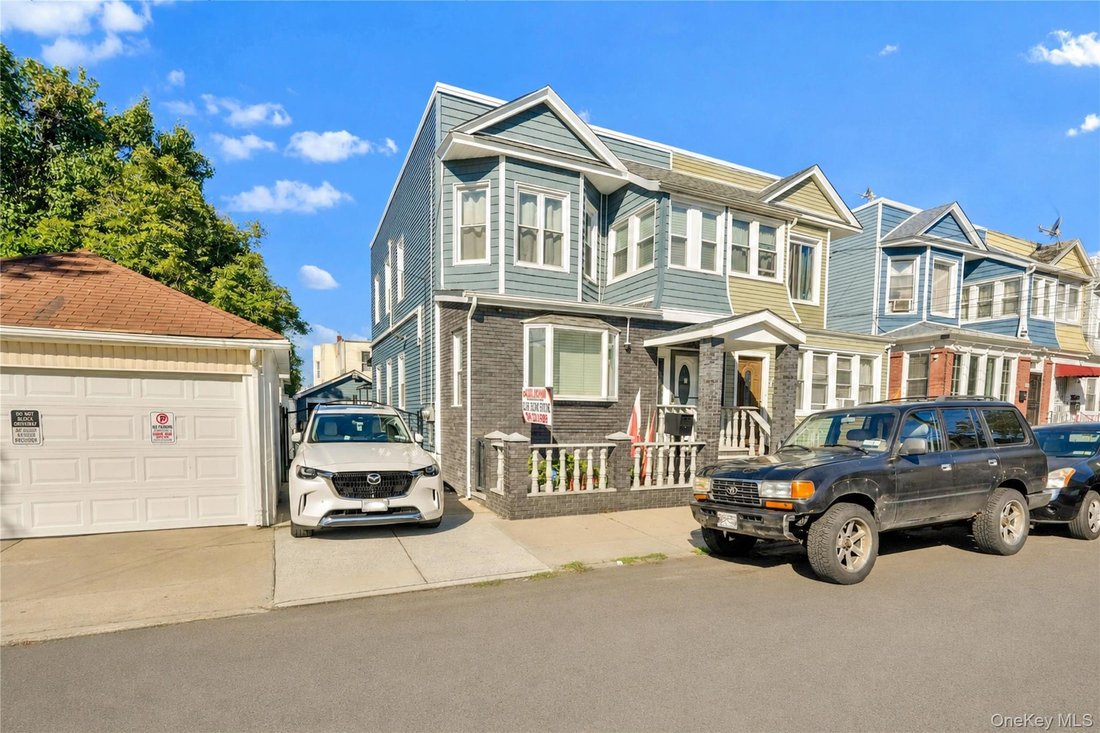 House in New York, New York, United States 1 - 19012697
