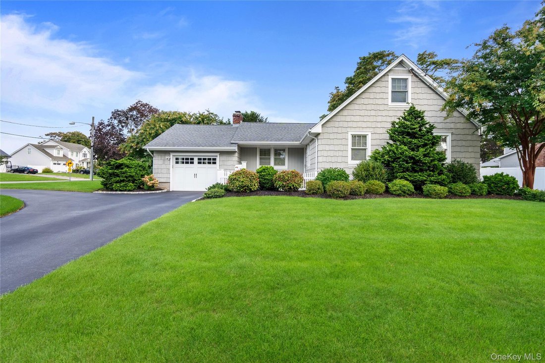 House in Sayville, New York, United States 3 - 19014717