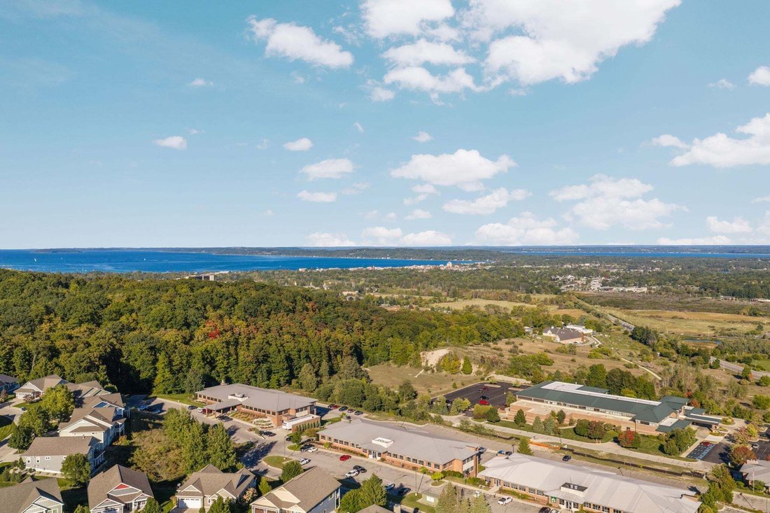 Condo in Garfield Township, Michigan, United States 5 - 19013548
