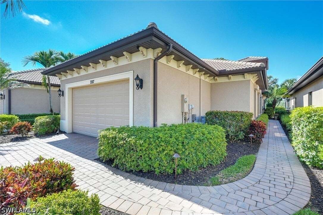 Naples, Florida, United States 2 - 19011339