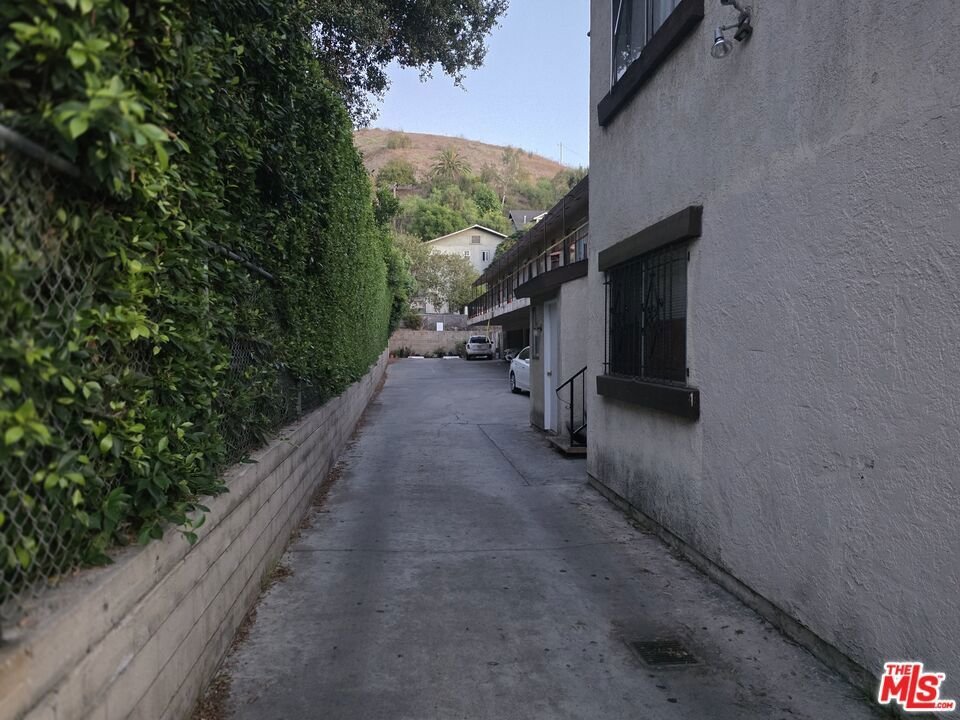 Los Angeles, California, United States 2 - 19012648