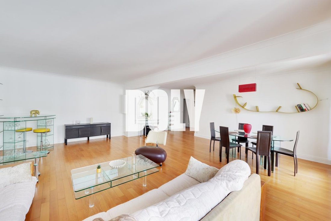 Apartment in Violet Commerce, Paris 15e Arrondissement, Paris 2 - 19011047