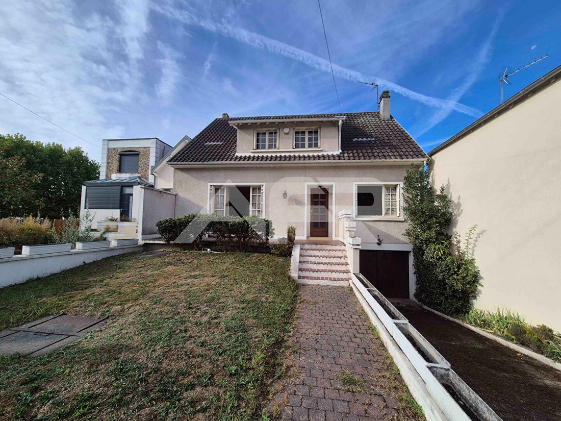 House in Chatou, Ile-de-France, France 1 - 19014822