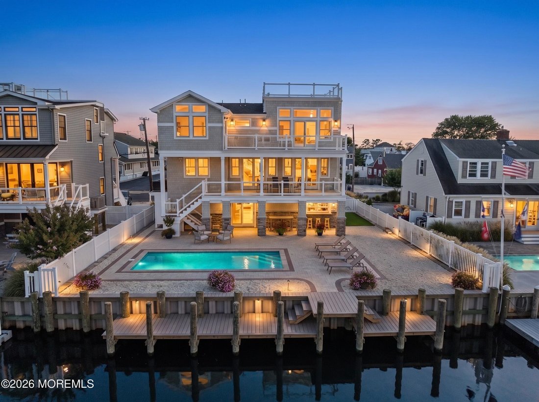 House in Ship Bottom, New Jersey, United States 1 - 19012464