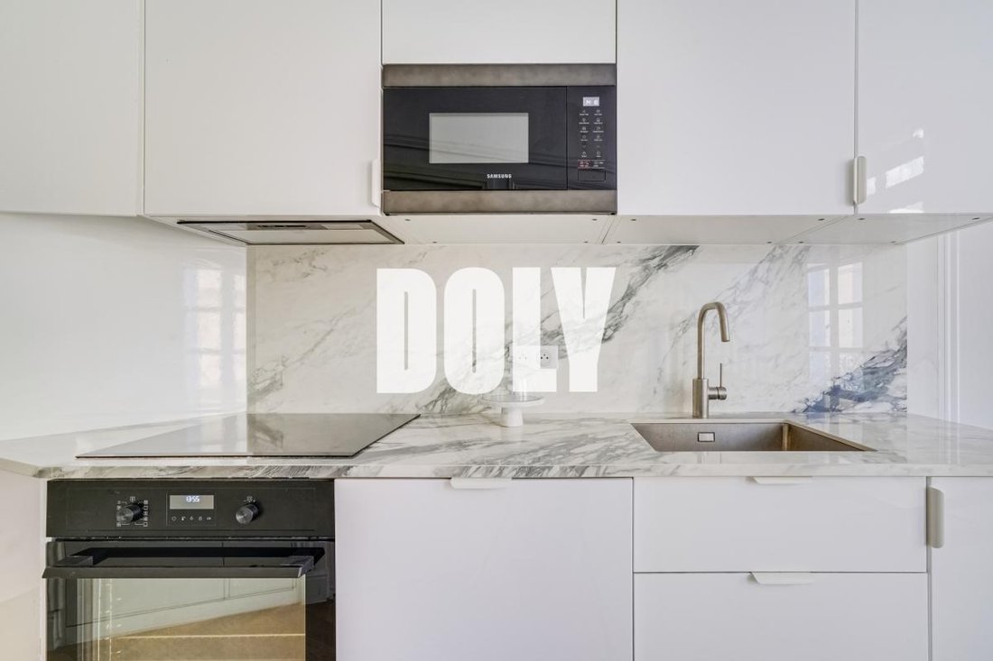 Apartment in Les Halles, Paris 1er Arrondissement, Paris 5 - 19011121