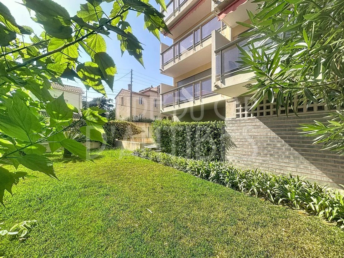 Wohnung in Les Cougoulins-Rastines, Antibes, Frankreich 1 - 18815256