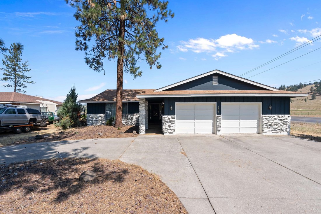 House in Nine Mile Falls, Washington, United States 1 - 19008949