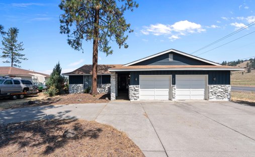 House in Nine Mile Falls, Washington, United States 1