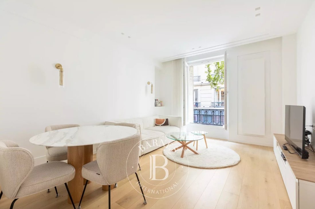 Apartment in Batignolles-Cardinet, Paris 17e Arrondissement, Paris 4 - 19010341
