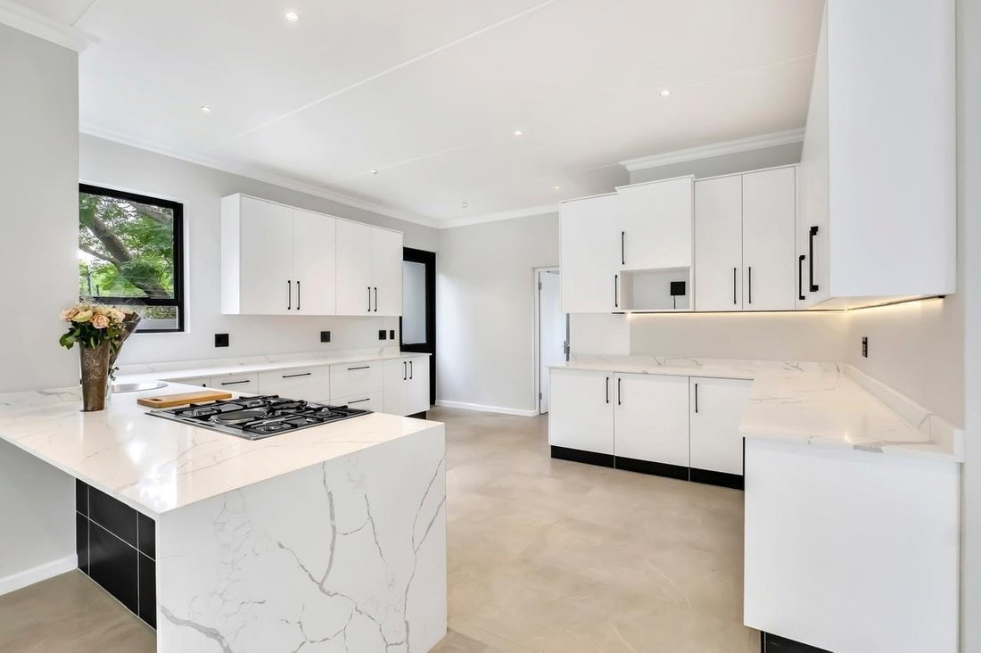 Country House in Bryanston, Gauteng, South Africa 3 - 19009266