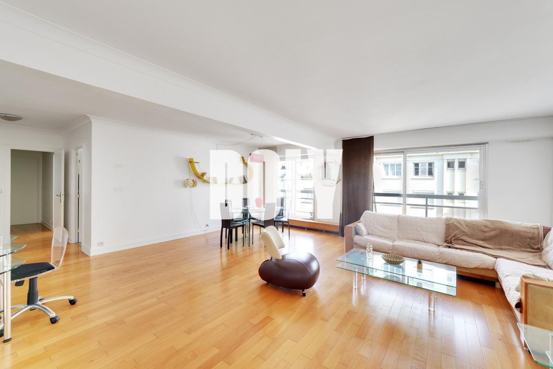 Apartment in Violet Commerce, Paris 15e Arrondissement, Paris 3 - 19011043