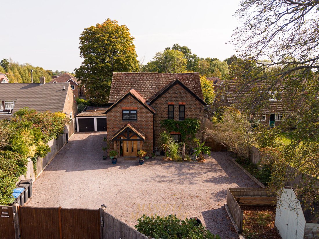 House in Crawley Down (Worth), Crawley Down, England 1 - 19010809
