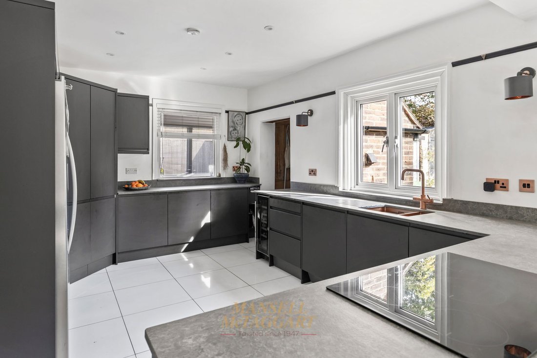 House in Crawley Down (Worth), Crawley Down, England 2 - 19010809