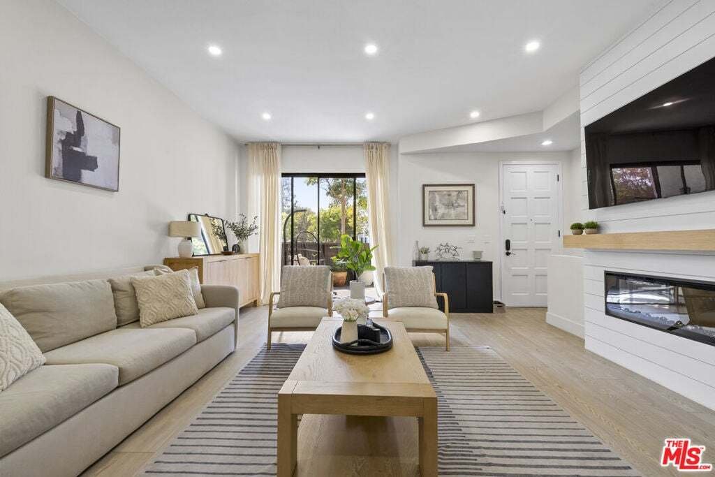 Condo in Los Angeles, California, United States 4 - 19012493