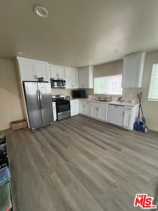 Los Angeles, California, United States 4 - 19012651