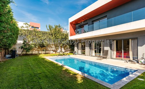 Villa in Rio de Mouro, Lisbon, Portugal 1