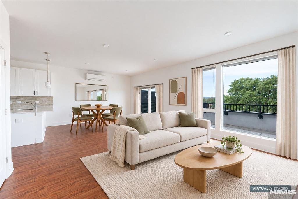 North Arlington, New Jersey, United States 3 - 19014752