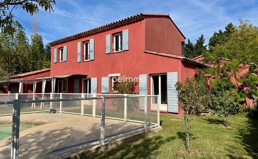 House in Centre, Pelissanne, France 1