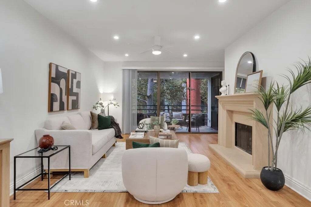 Condo in Los Angeles, California, United States 4 - 19011455