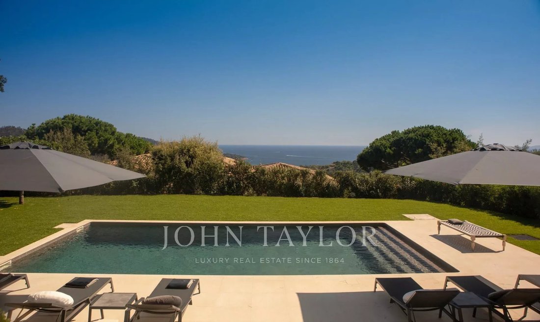 Estate in La Croix-Valmer, Provence-Alpes-Côte d'Azur, France 2 - 19015317