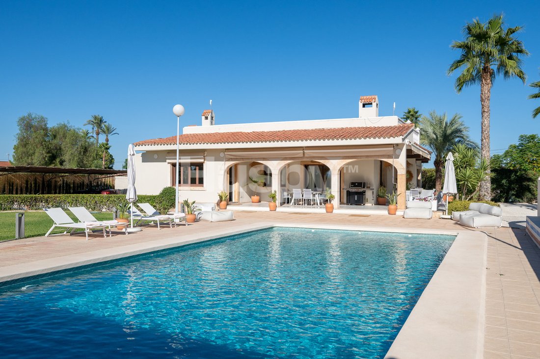 Villa in Elx / Elche, Valencian Community, Spain 2 - 19011038