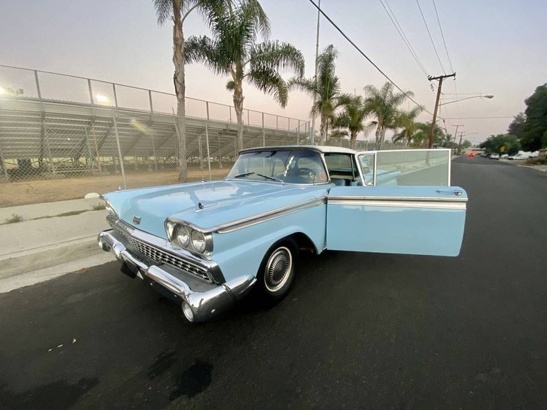 Cabriolet in Glendale, United States 2 - 19017634