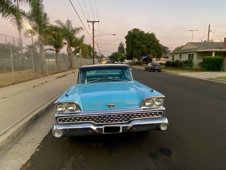 Cabriolet in Glendale, United States 1 - 19017634