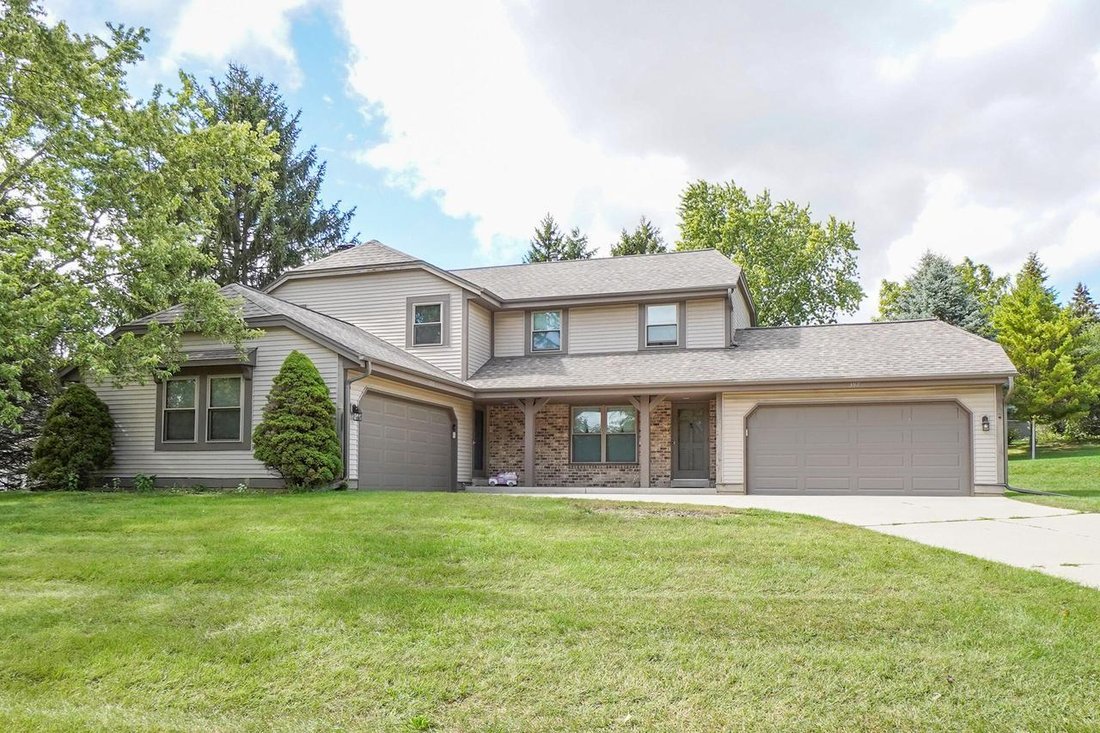 Pewaukee, Wisconsin, United States 1 - 19017240