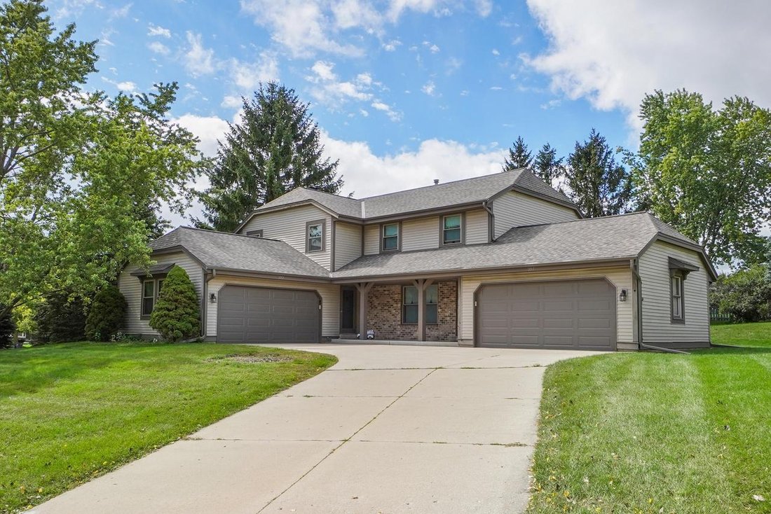 Pewaukee, Wisconsin, United States 2 - 19017240