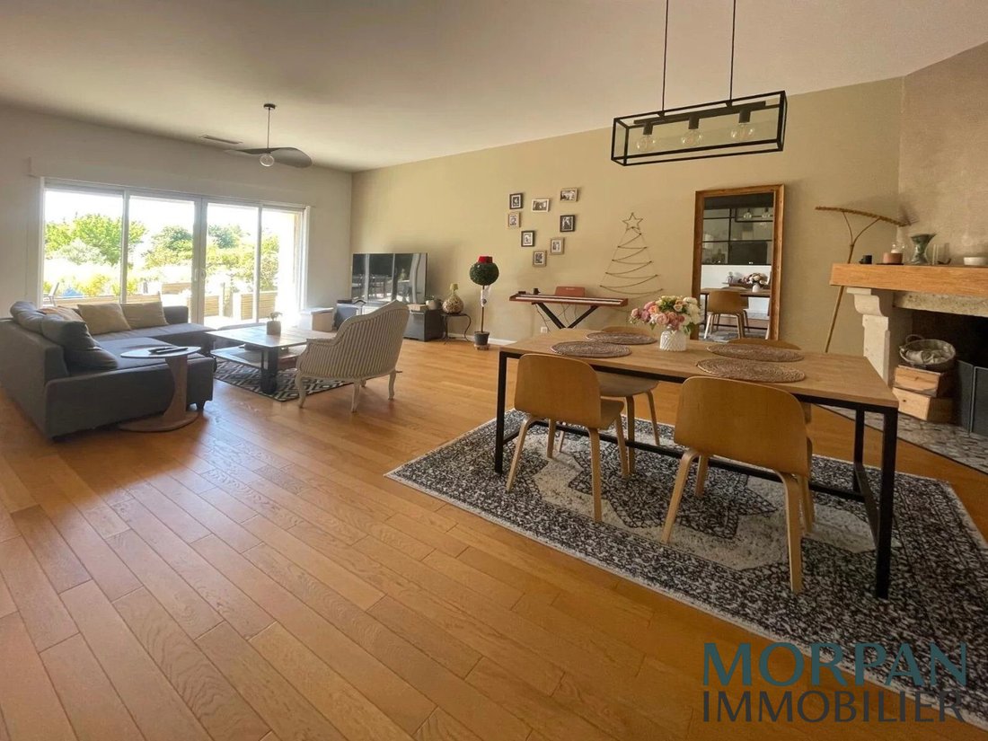 House in Saint-Medard-d'Eyrans, Nouvelle-Aquitaine, France 1 - 19016762