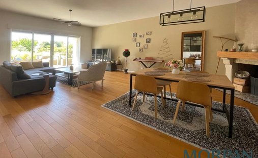 House in Saint-Medard-d'Eyrans, Nouvelle-Aquitaine, France 1
