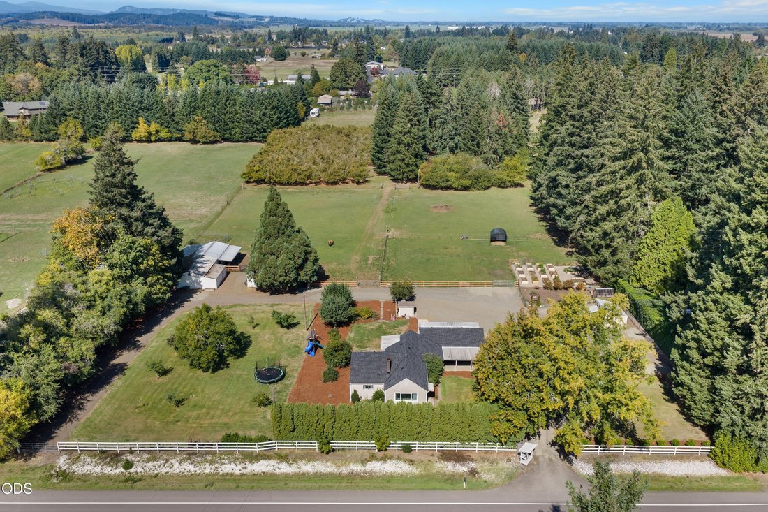 House in Eugene, Oregon, United States 1 - 19017046