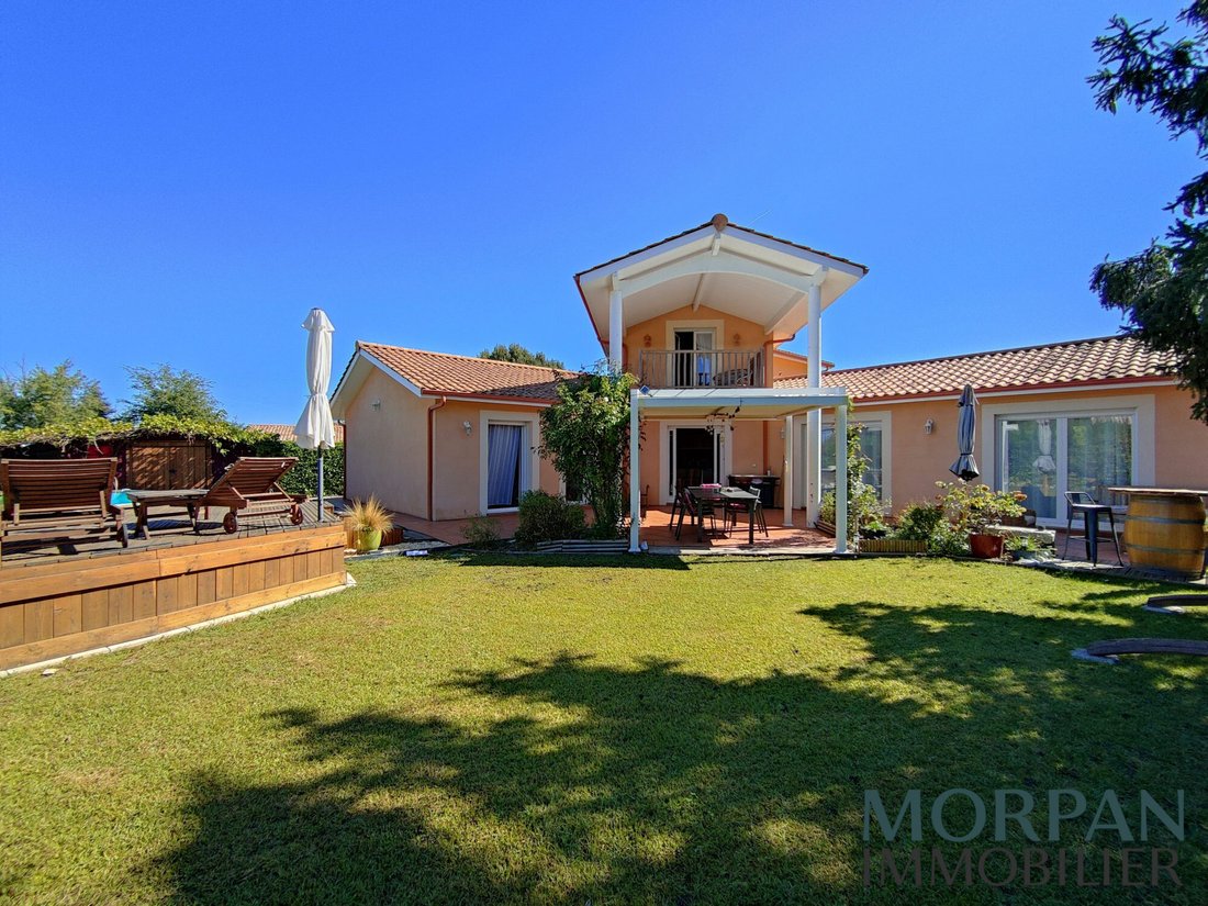 House in Saint-Medard-d'Eyrans, Nouvelle-Aquitaine, France 1 - 19016771
