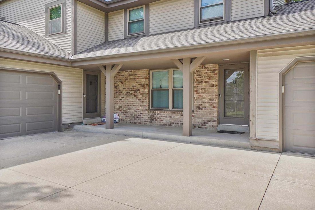 Pewaukee, Wisconsin, United States 3 - 19017240