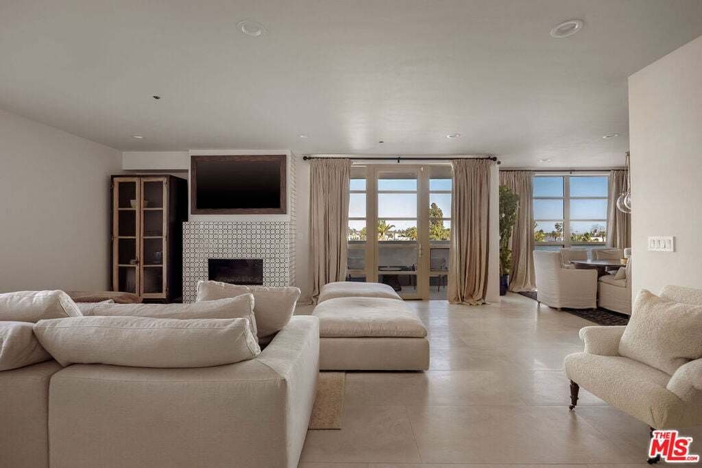 Condo in Los Angeles, California, United States 2 - 19017309